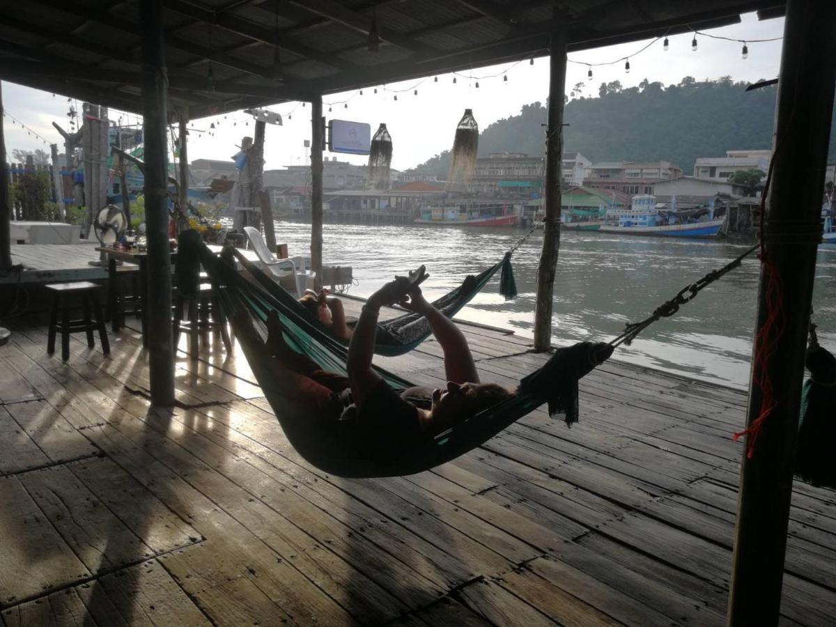 Rub Lom Chom Klong Homestay チュンポーン エクステリア 写真