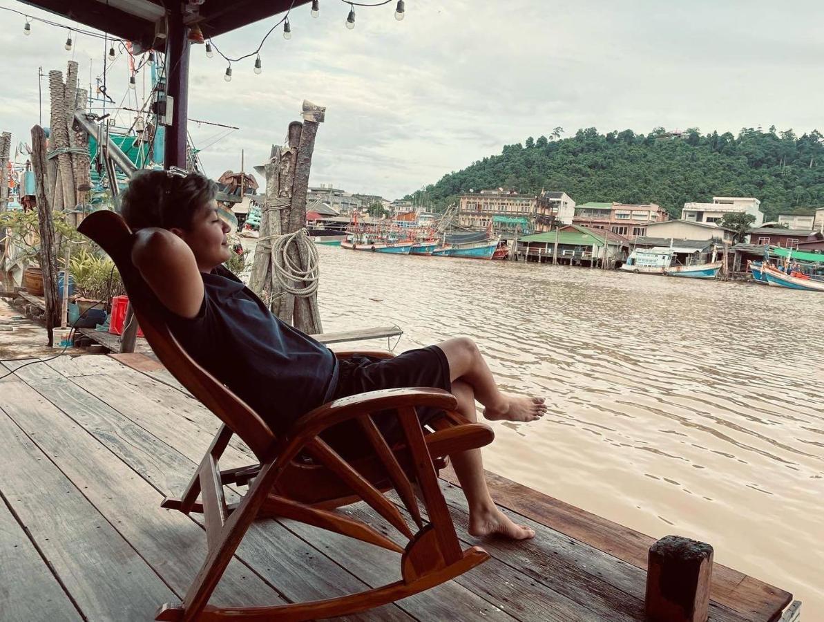 Rub Lom Chom Klong Homestay チュンポーン エクステリア 写真