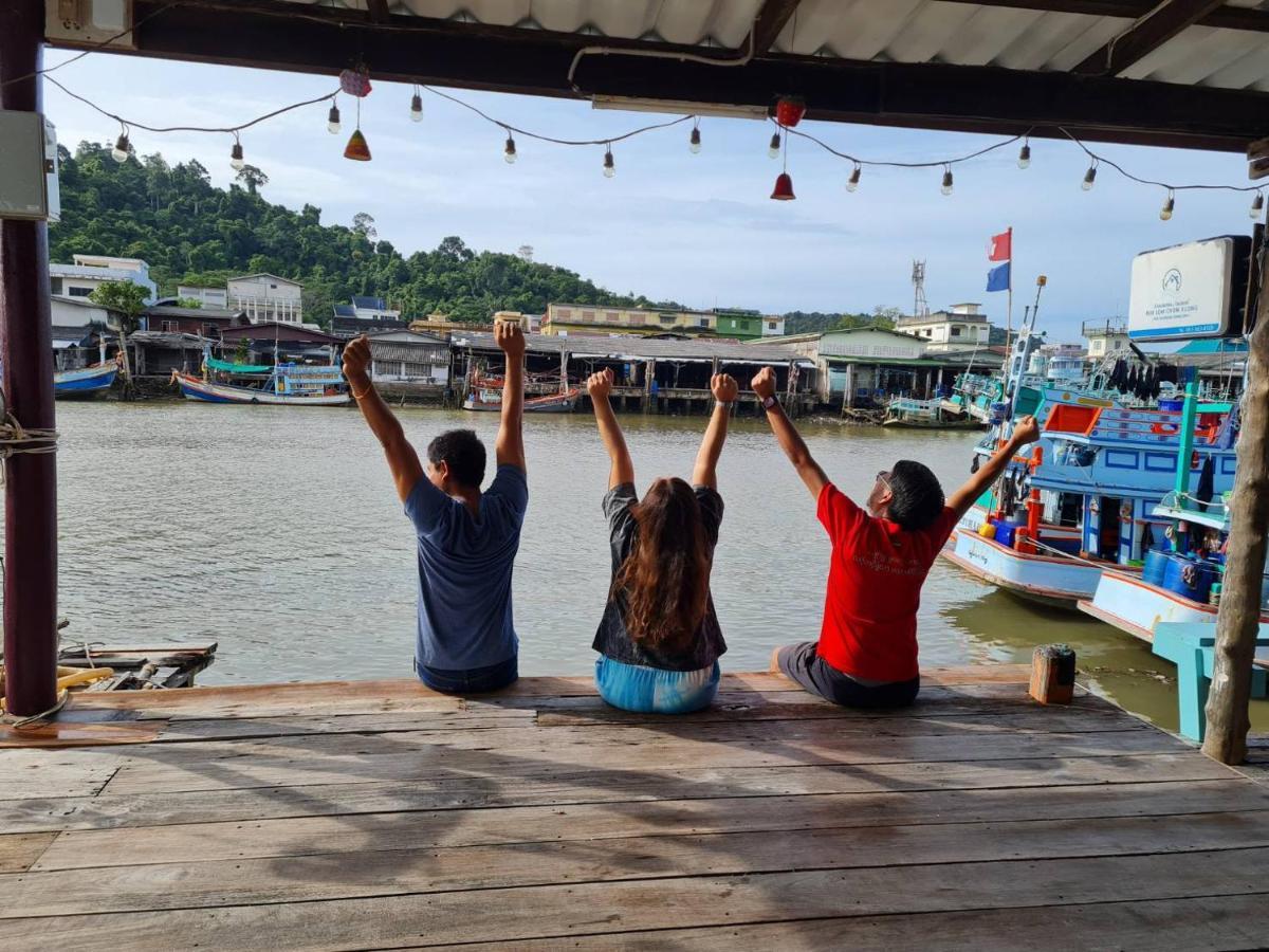 Rub Lom Chom Klong Homestay チュンポーン エクステリア 写真