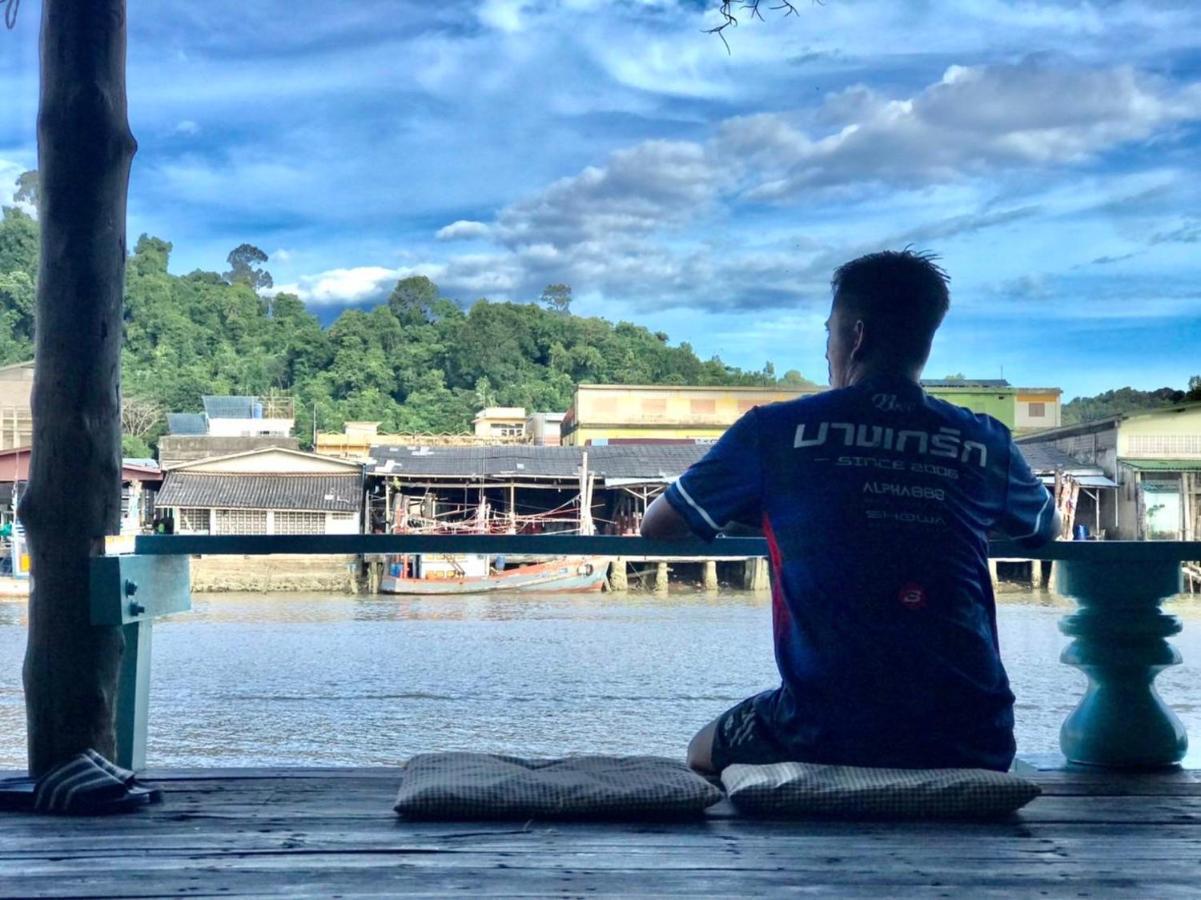 Rub Lom Chom Klong Homestay チュンポーン エクステリア 写真