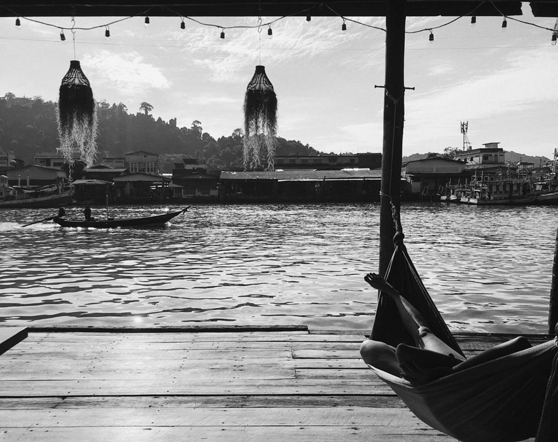 Rub Lom Chom Klong Homestay チュンポーン エクステリア 写真