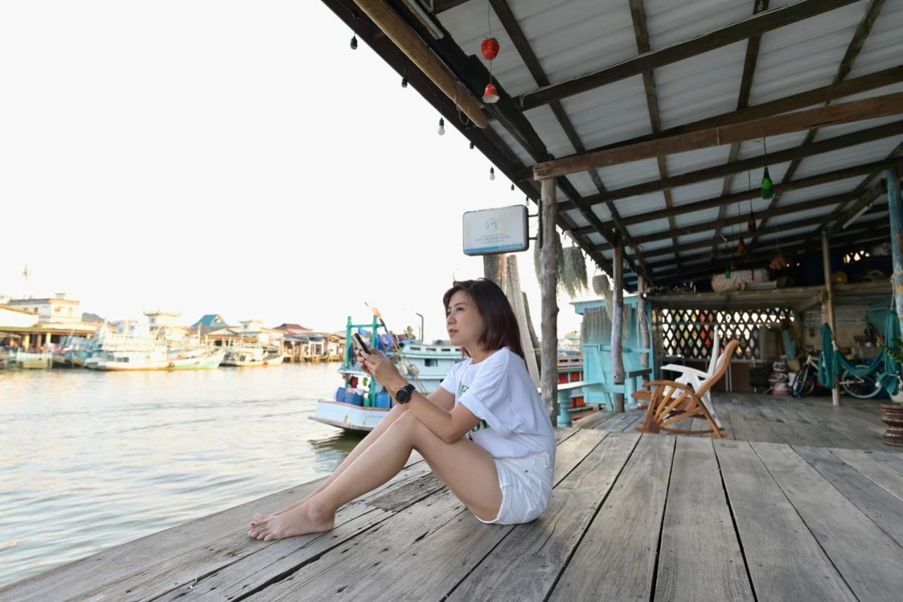 Rub Lom Chom Klong Homestay チュンポーン エクステリア 写真