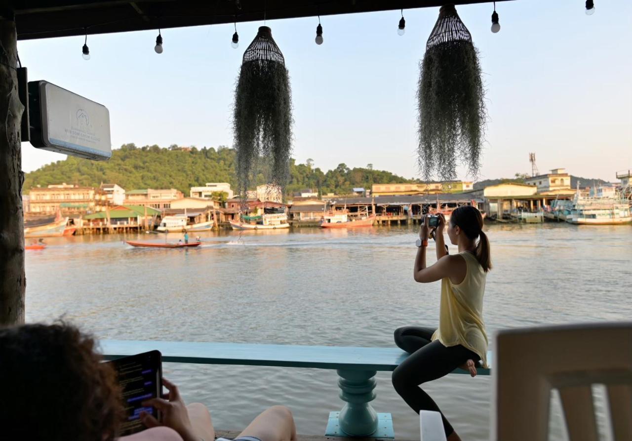 Rub Lom Chom Klong Homestay チュンポーン エクステリア 写真