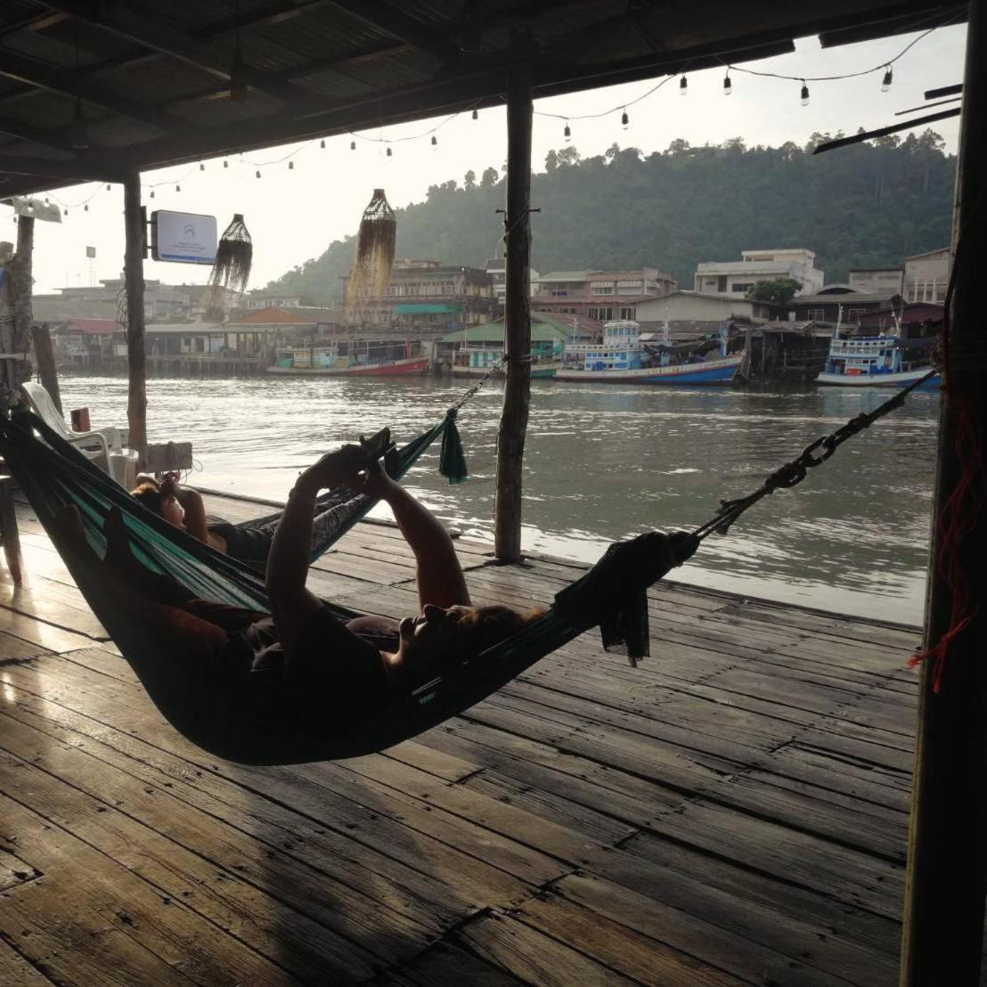 Rub Lom Chom Klong Homestay チュンポーン エクステリア 写真
