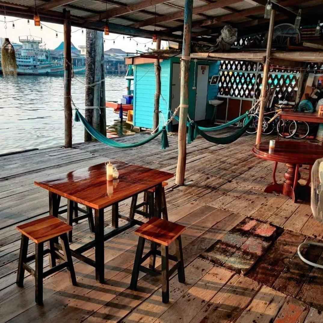Rub Lom Chom Klong Homestay チュンポーン エクステリア 写真