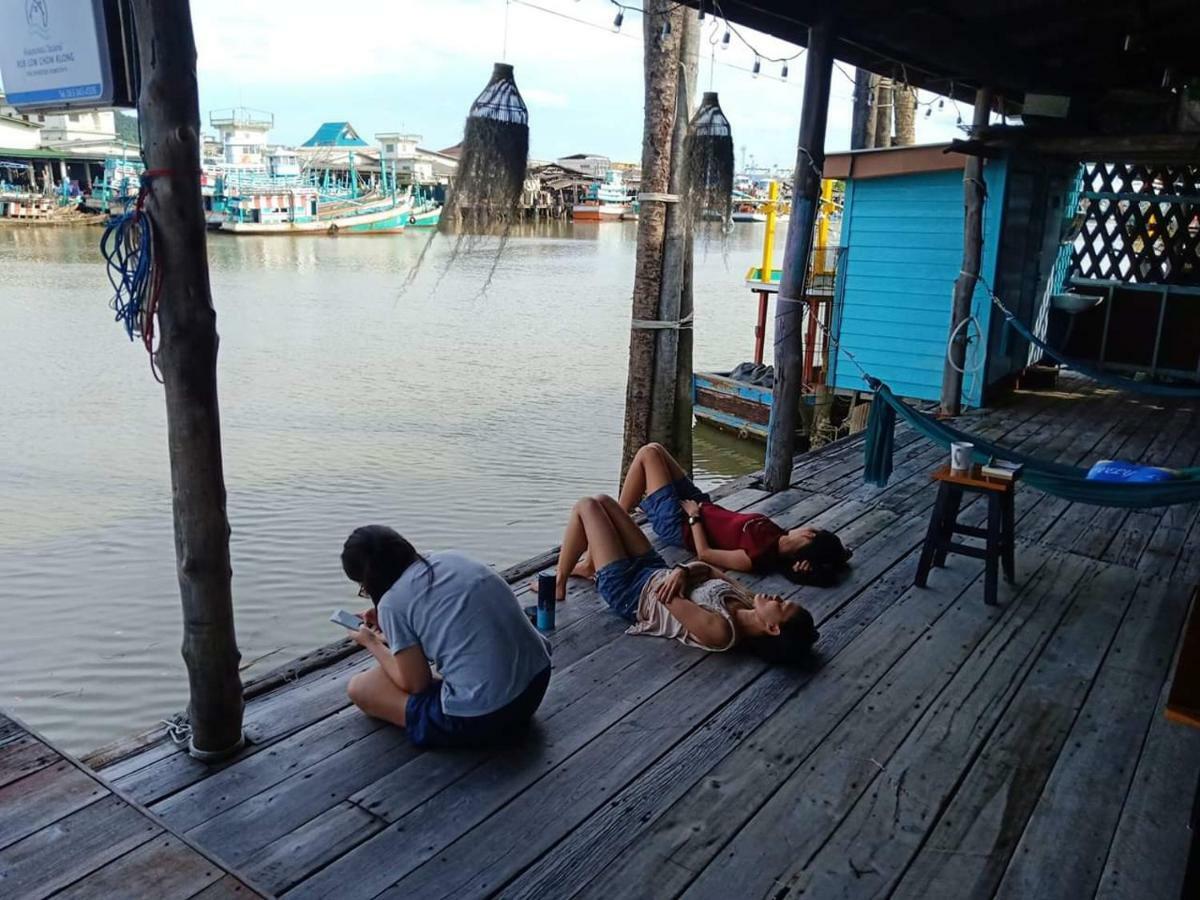Rub Lom Chom Klong Homestay チュンポーン エクステリア 写真