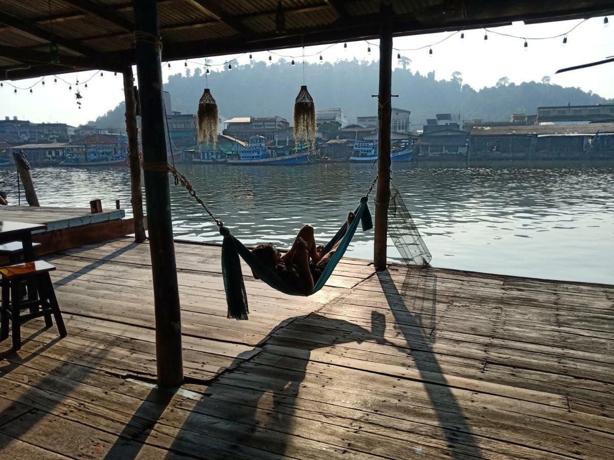 Rub Lom Chom Klong Homestay チュンポーン エクステリア 写真