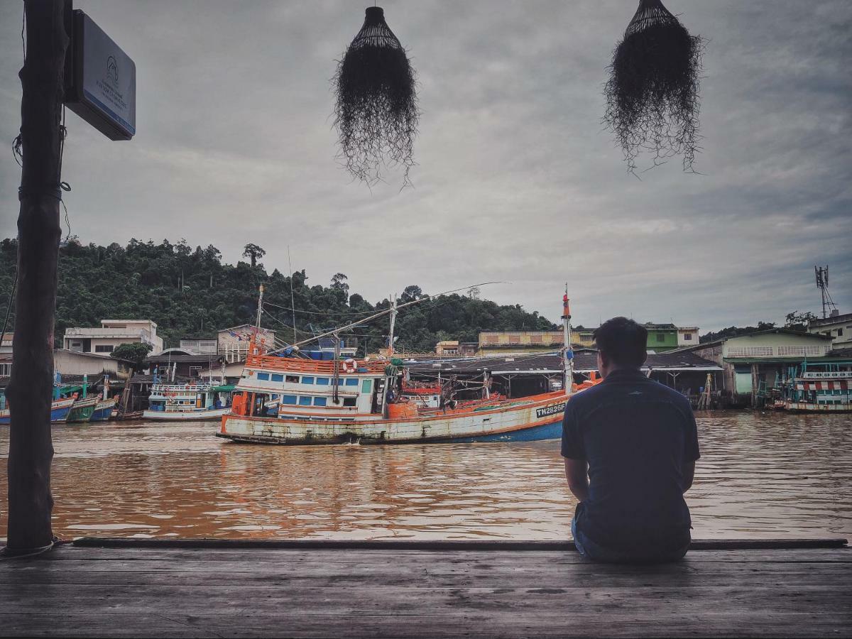 Rub Lom Chom Klong Homestay チュンポーン エクステリア 写真