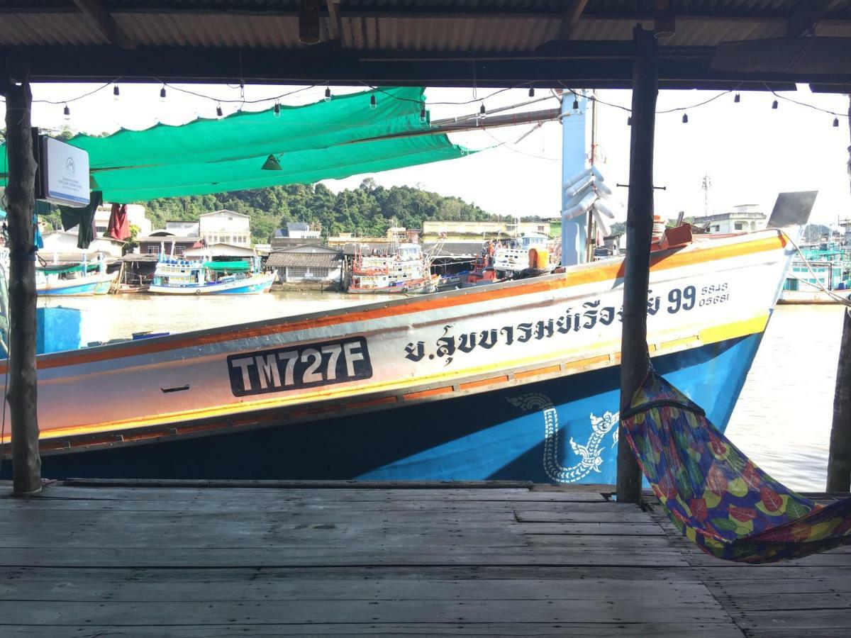 Rub Lom Chom Klong Homestay チュンポーン エクステリア 写真