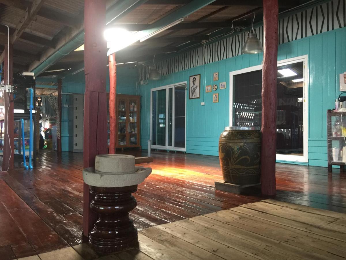 Rub Lom Chom Klong Homestay チュンポーン エクステリア 写真