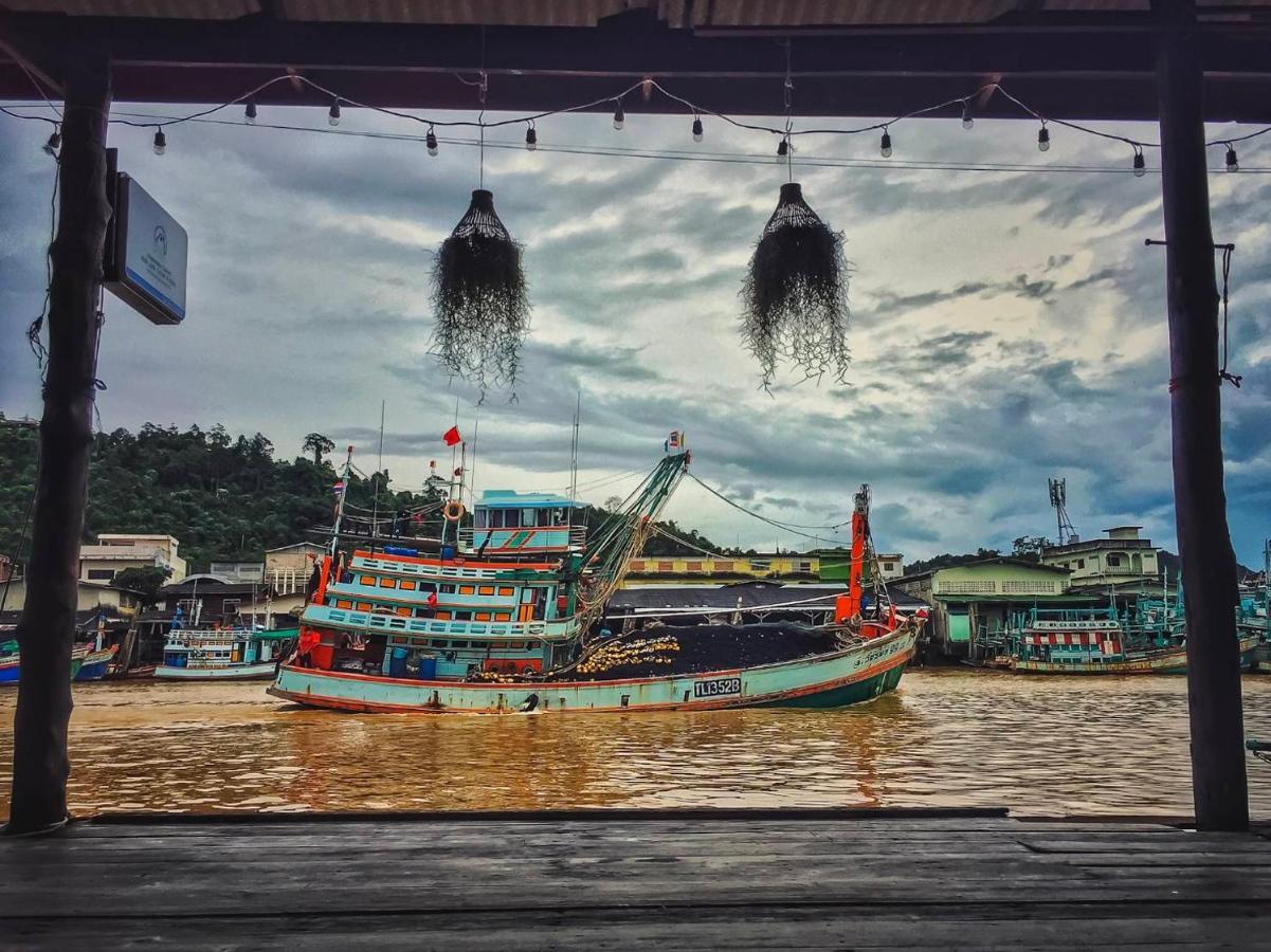 Rub Lom Chom Klong Homestay チュンポーン エクステリア 写真